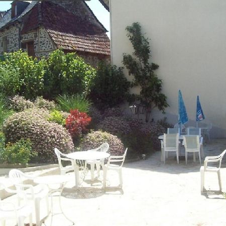 Logis Hotel Les Tilleuls Saint-Cirgues-de-Jordanne Kültér fotó