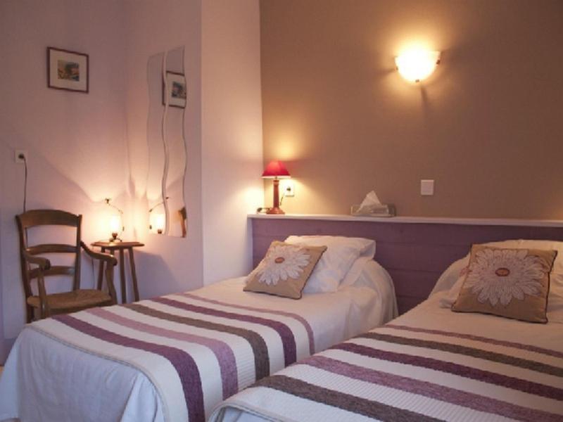 Logis Hotel Les Tilleuls Saint-Cirgues-de-Jordanne Szoba fotó