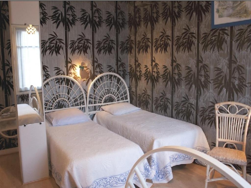 Logis Hotel Les Tilleuls Saint-Cirgues-de-Jordanne Szoba fotó