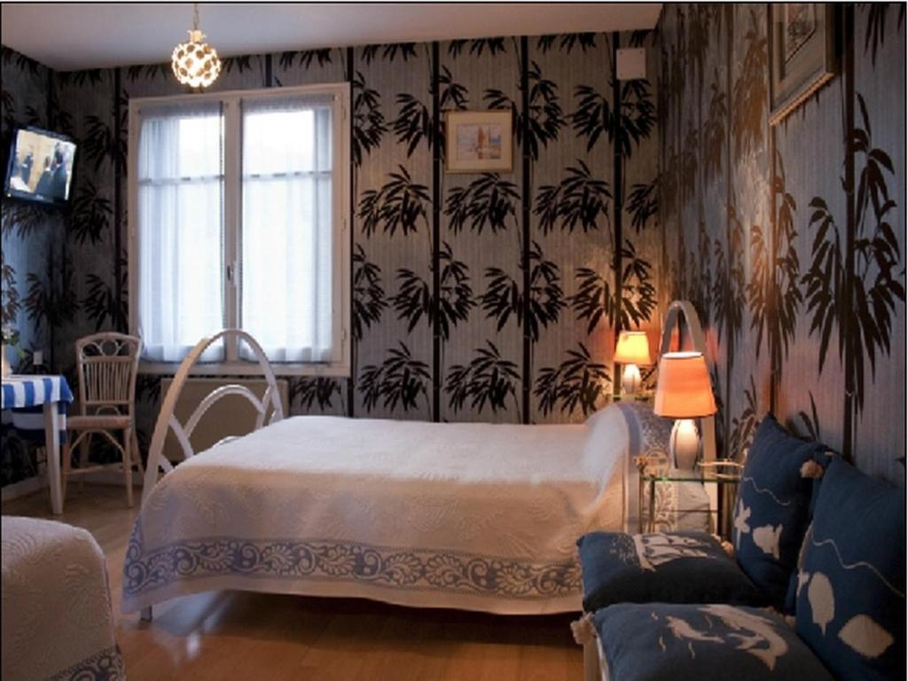 Logis Hotel Les Tilleuls Saint-Cirgues-de-Jordanne Szoba fotó