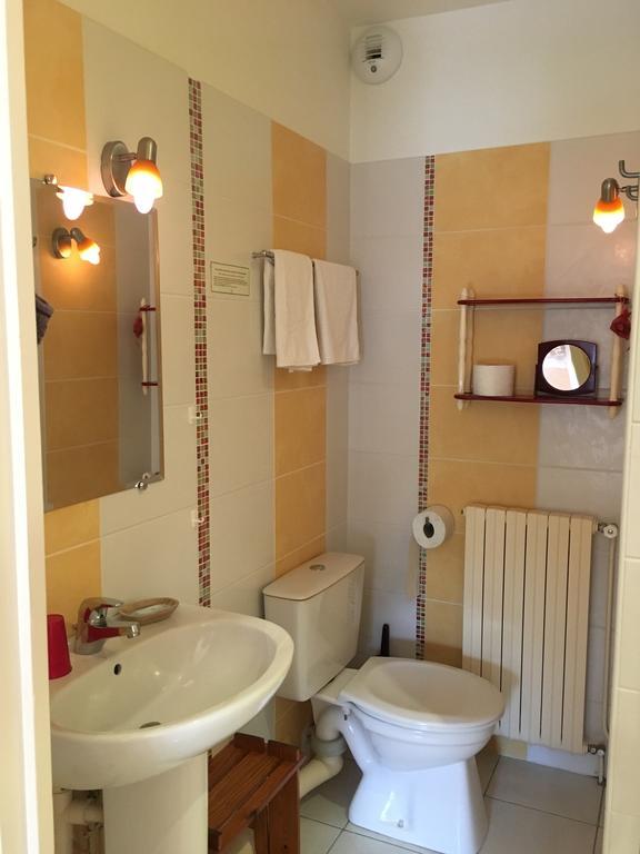 Logis Hotel Les Tilleuls Saint-Cirgues-de-Jordanne Kültér fotó
