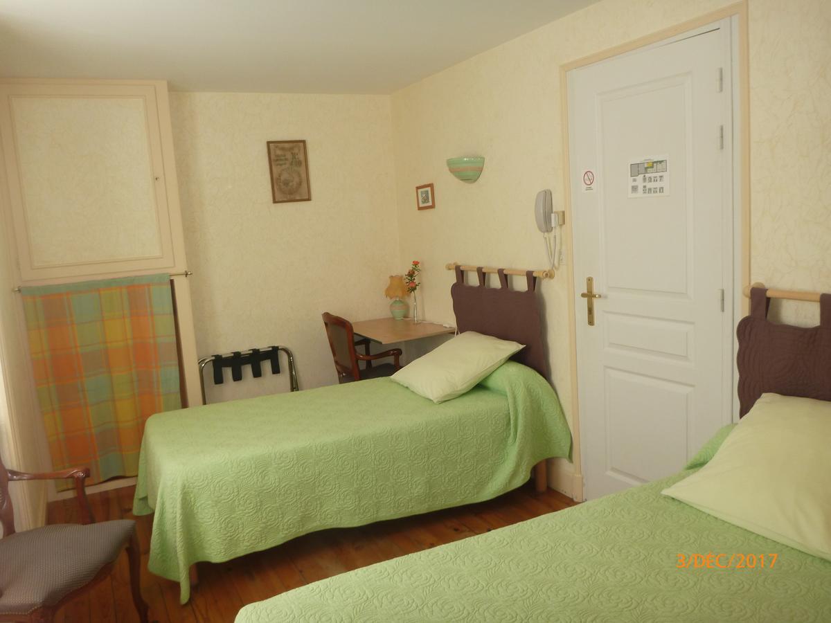 Logis Hotel Les Tilleuls Saint-Cirgues-de-Jordanne Kültér fotó