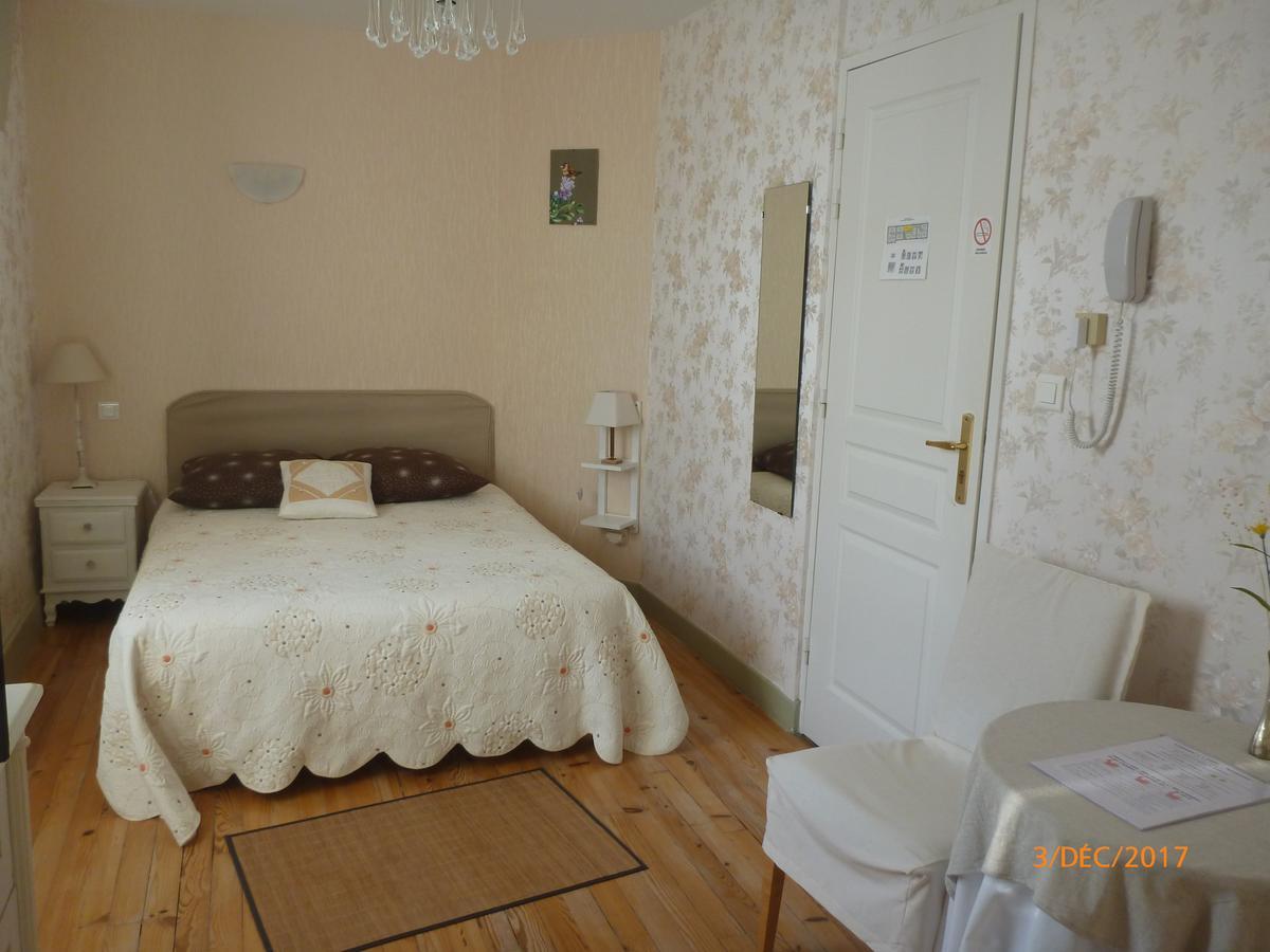 Logis Hotel Les Tilleuls Saint-Cirgues-de-Jordanne Kültér fotó