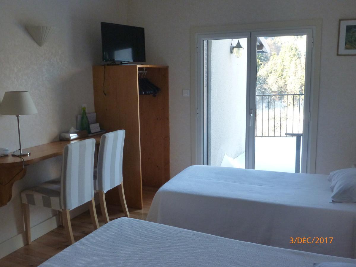 Logis Hotel Les Tilleuls Saint-Cirgues-de-Jordanne Kültér fotó