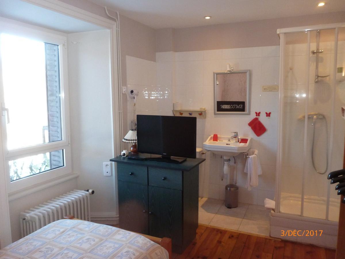 Logis Hotel Les Tilleuls Saint-Cirgues-de-Jordanne Kültér fotó
