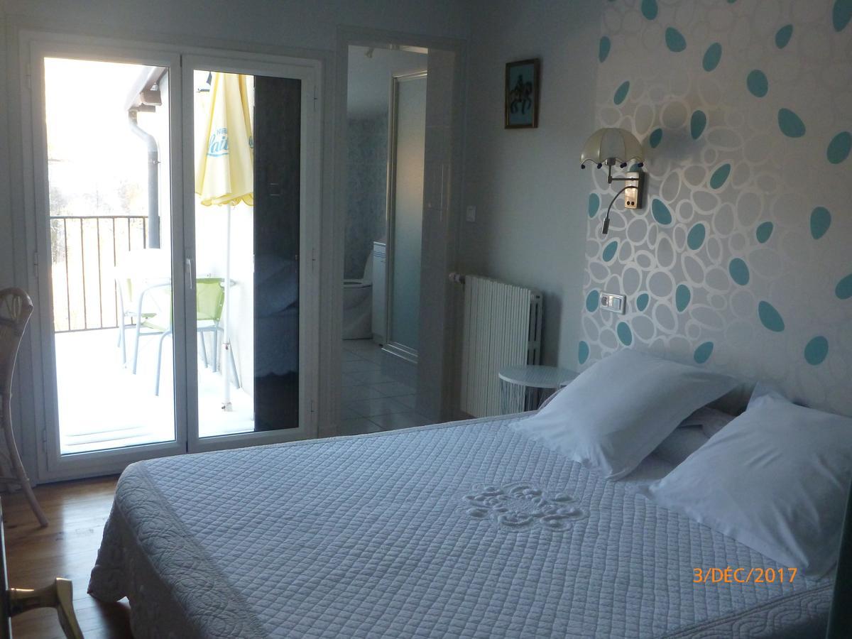 Logis Hotel Les Tilleuls Saint-Cirgues-de-Jordanne Kültér fotó