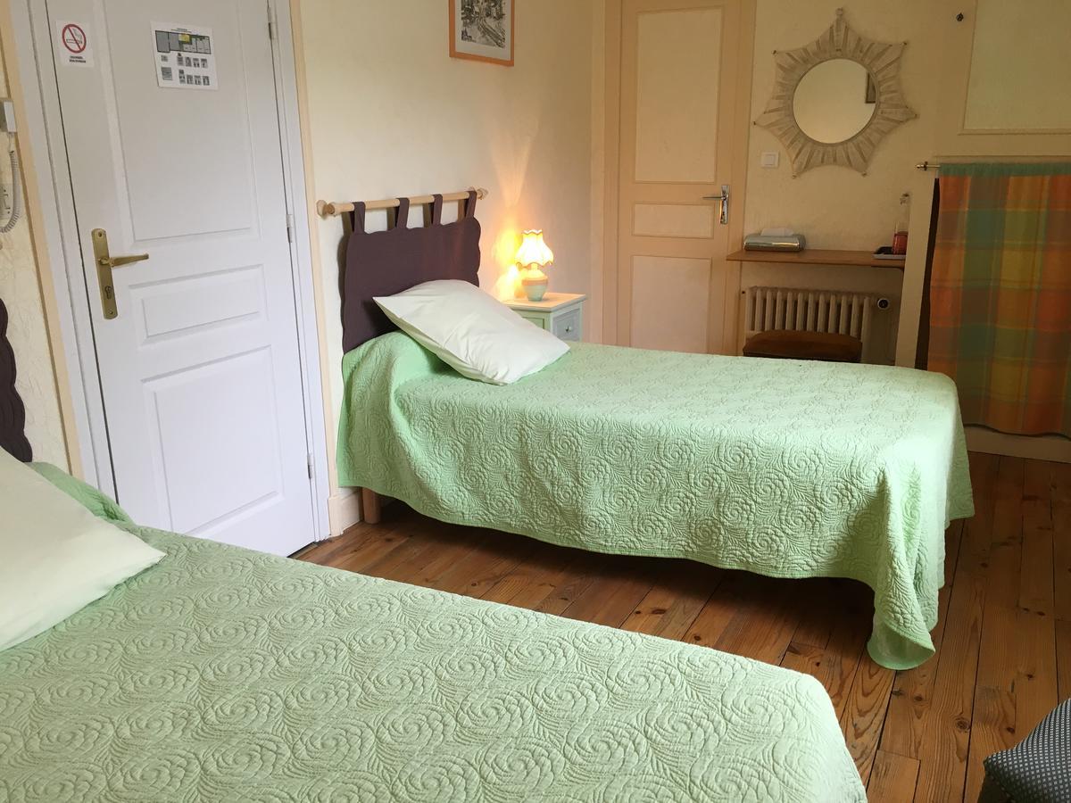 Logis Hotel Les Tilleuls Saint-Cirgues-de-Jordanne Kültér fotó